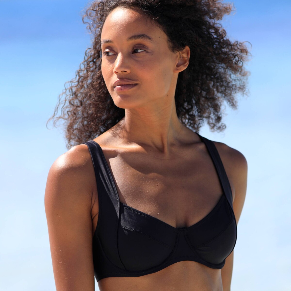 Plavková balkonetová podprsenka Solaro s kosticami