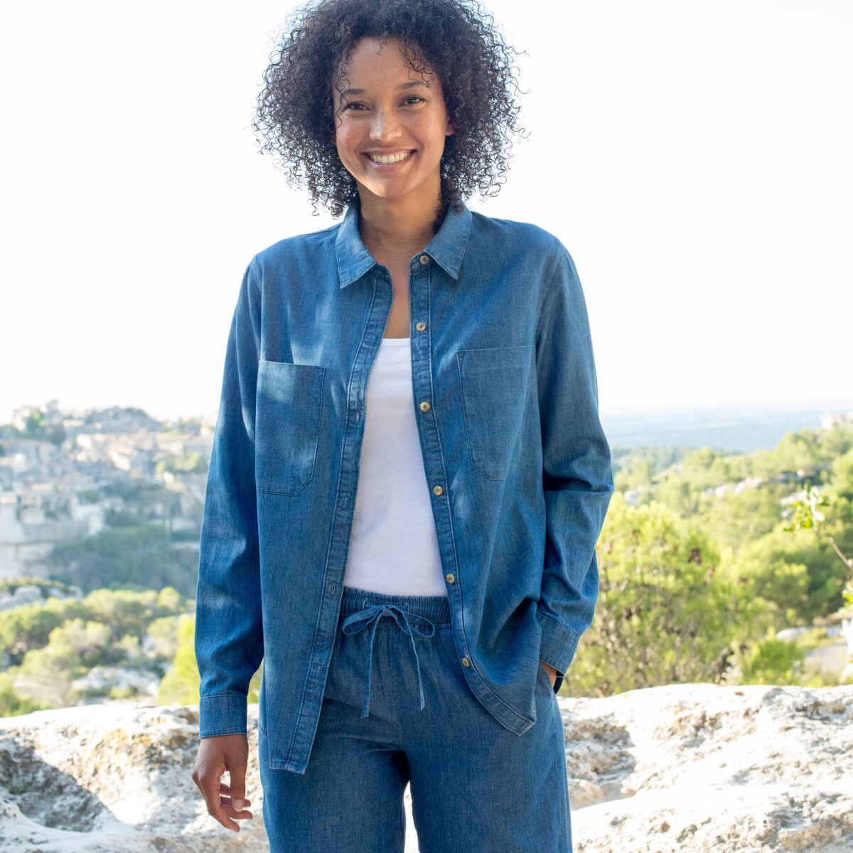 Dlhá denimová košeľa s vreckami