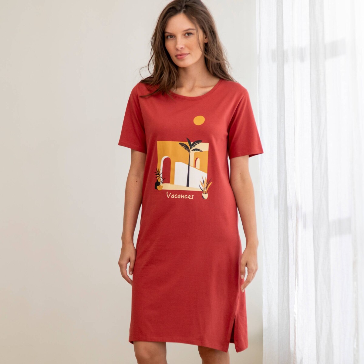 Krátka nočná košeľa s potlačou exotickej krajiny