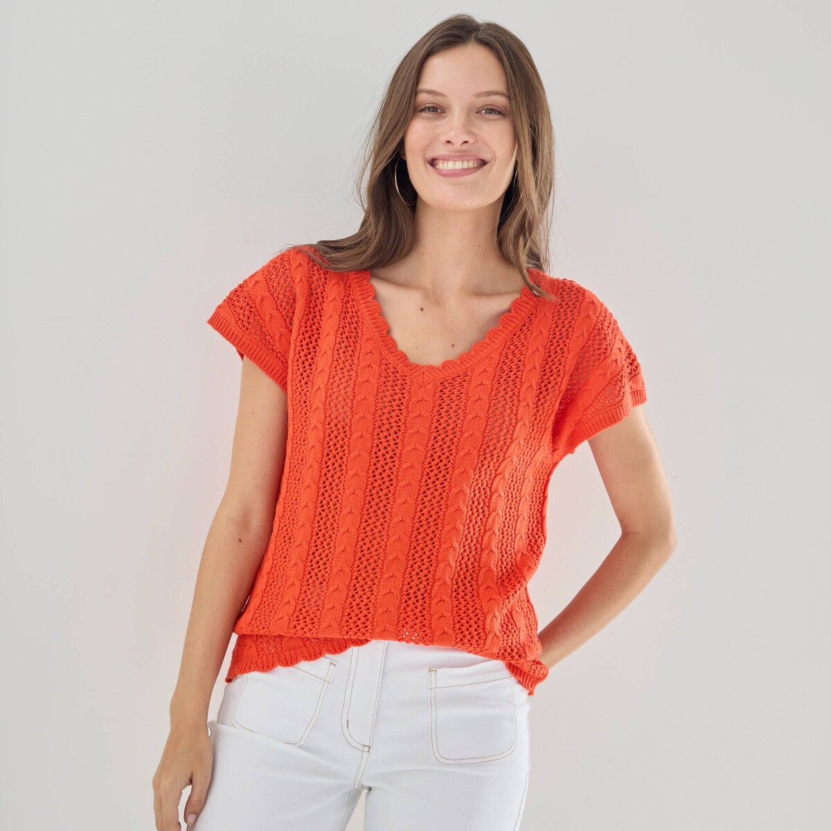 Blúzka z ažúrového úpletu s výstrihom do V