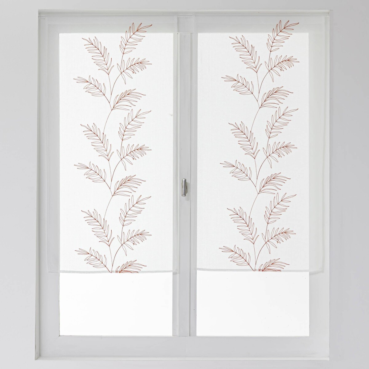 1 pár vitrážových záclon s výšivkou veľkých listov