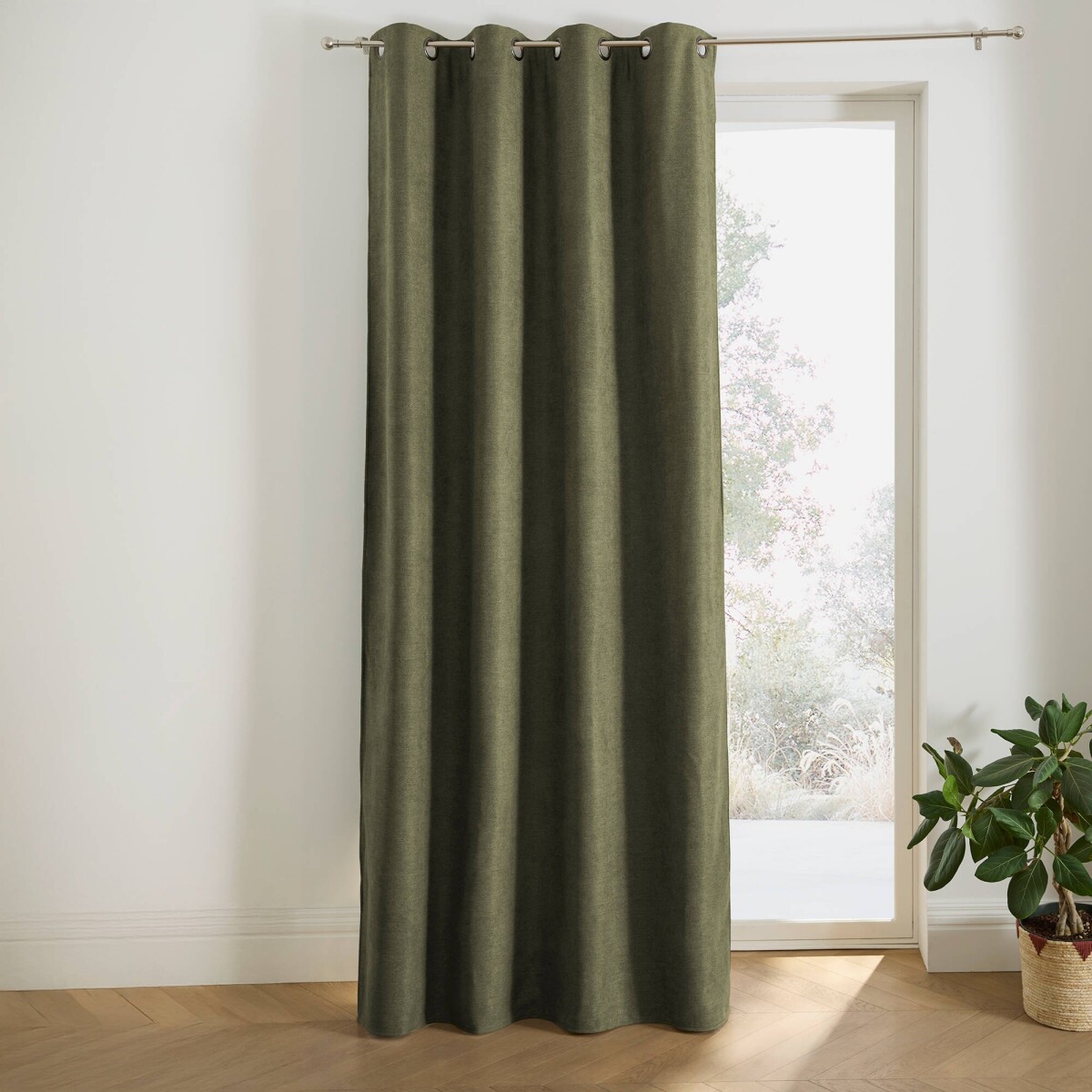 Zatemňovací a izolačný záves s kovovými očkami