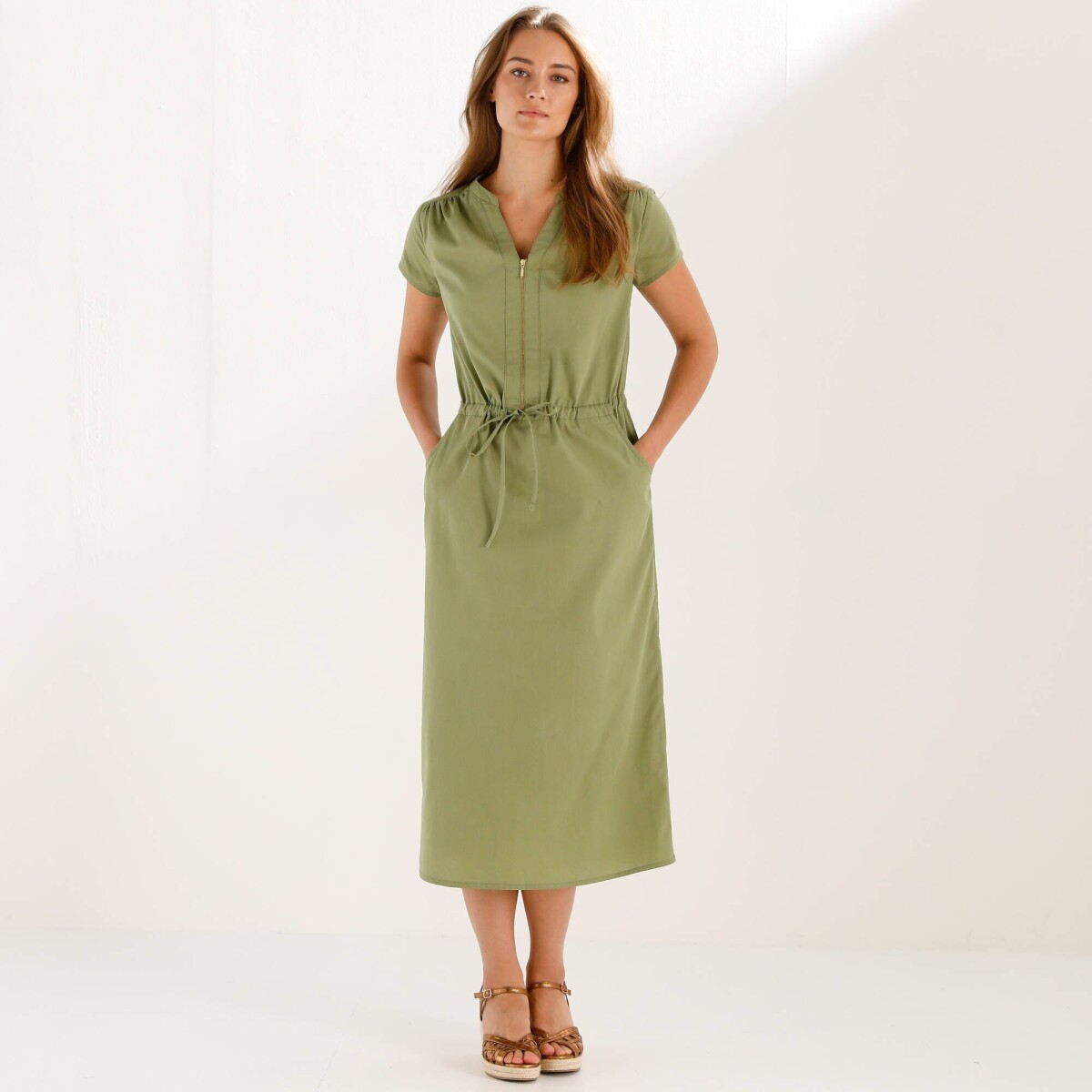 Midi keprové šaty s výstrihom na zips a šnúrkou v páse