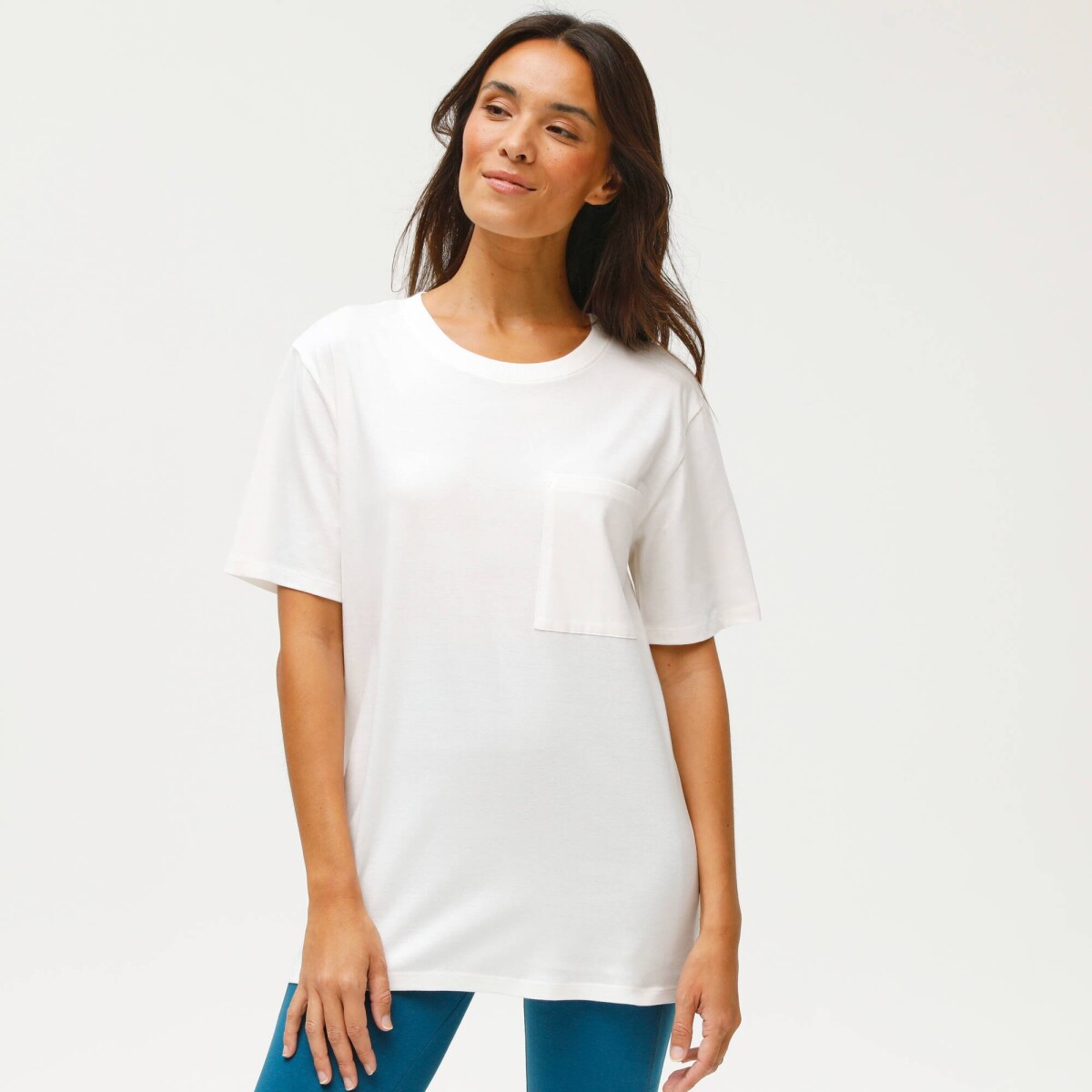 Dlhé voľné tričko s vreckom