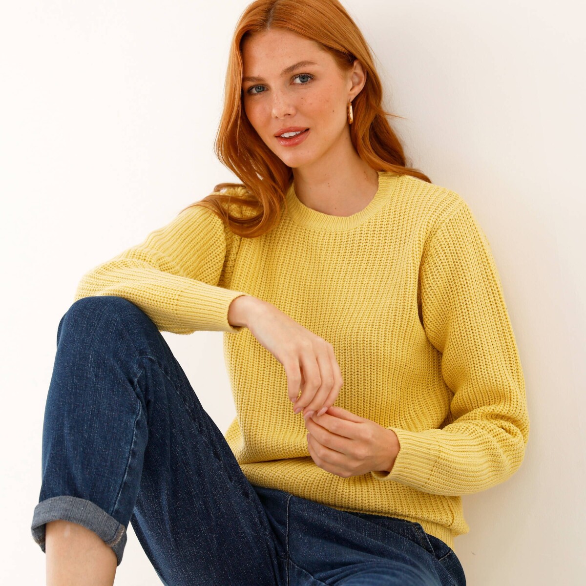 Pulóver s okrúhlym výstrihom a hladkým vzorom