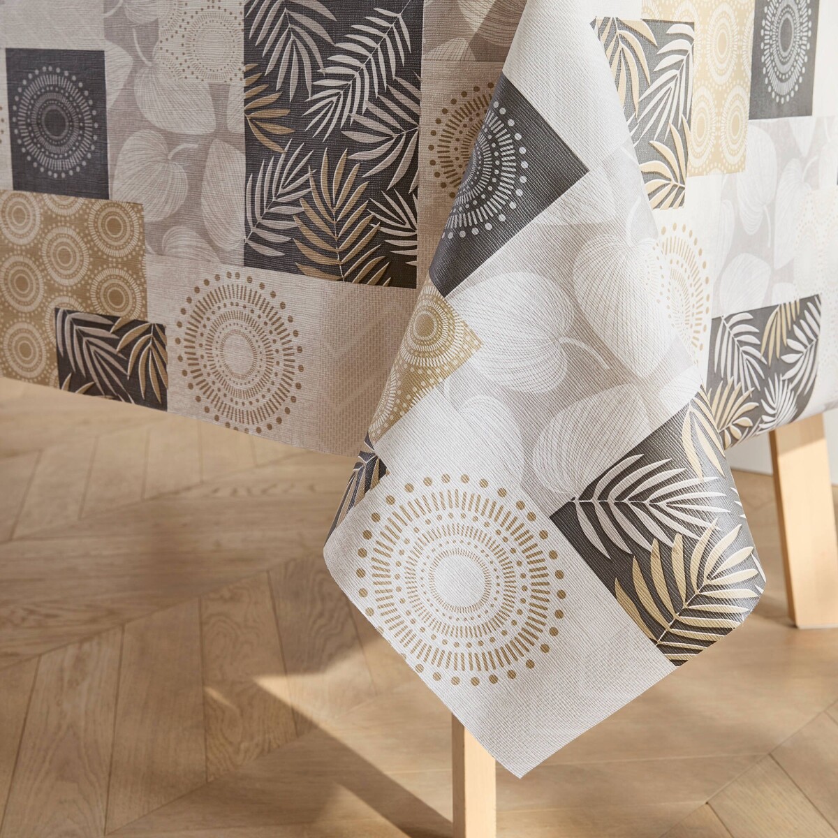 Voskovaný obrus s patchwork potlačou listov