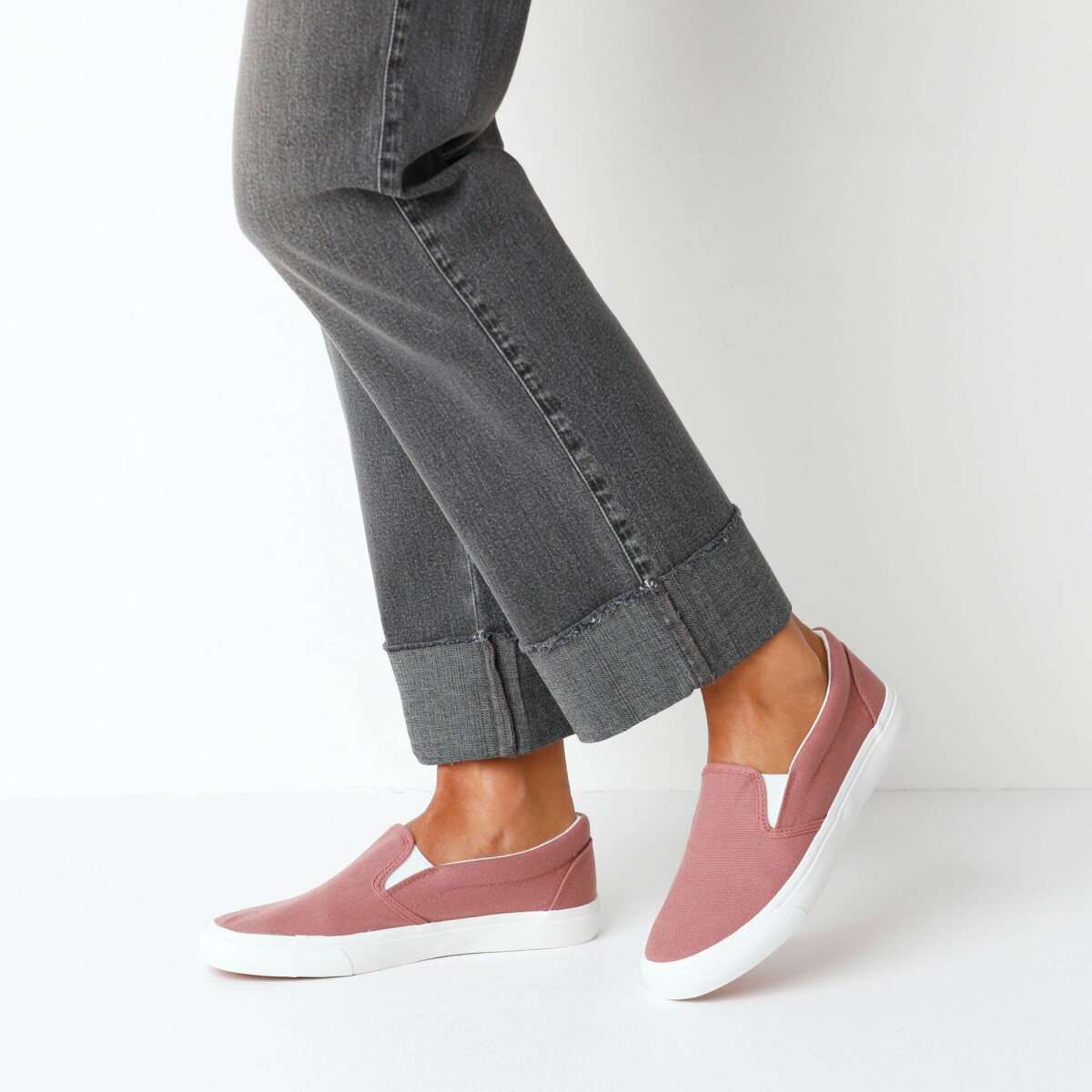Plátené slip on tenisky