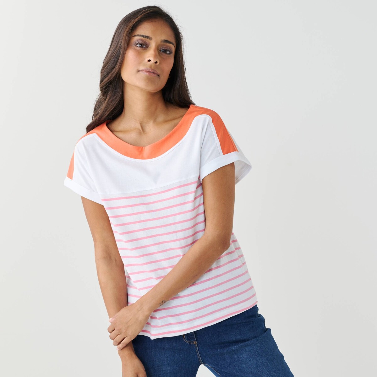 Pruhované tričko s lodičkovým výstrihom a krátkymi rukávmi