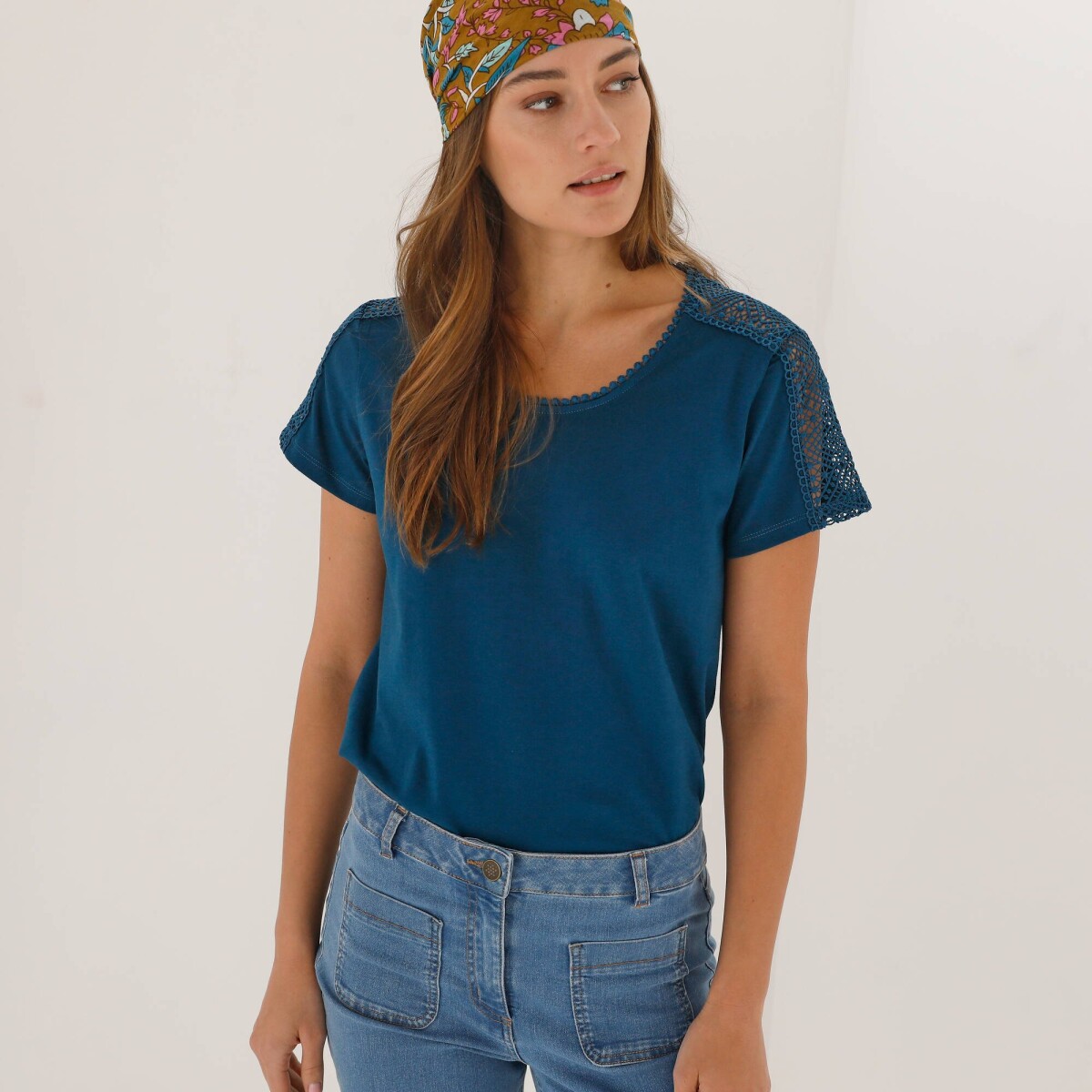 Tričko s okrúhlym výstrihom a čipkou