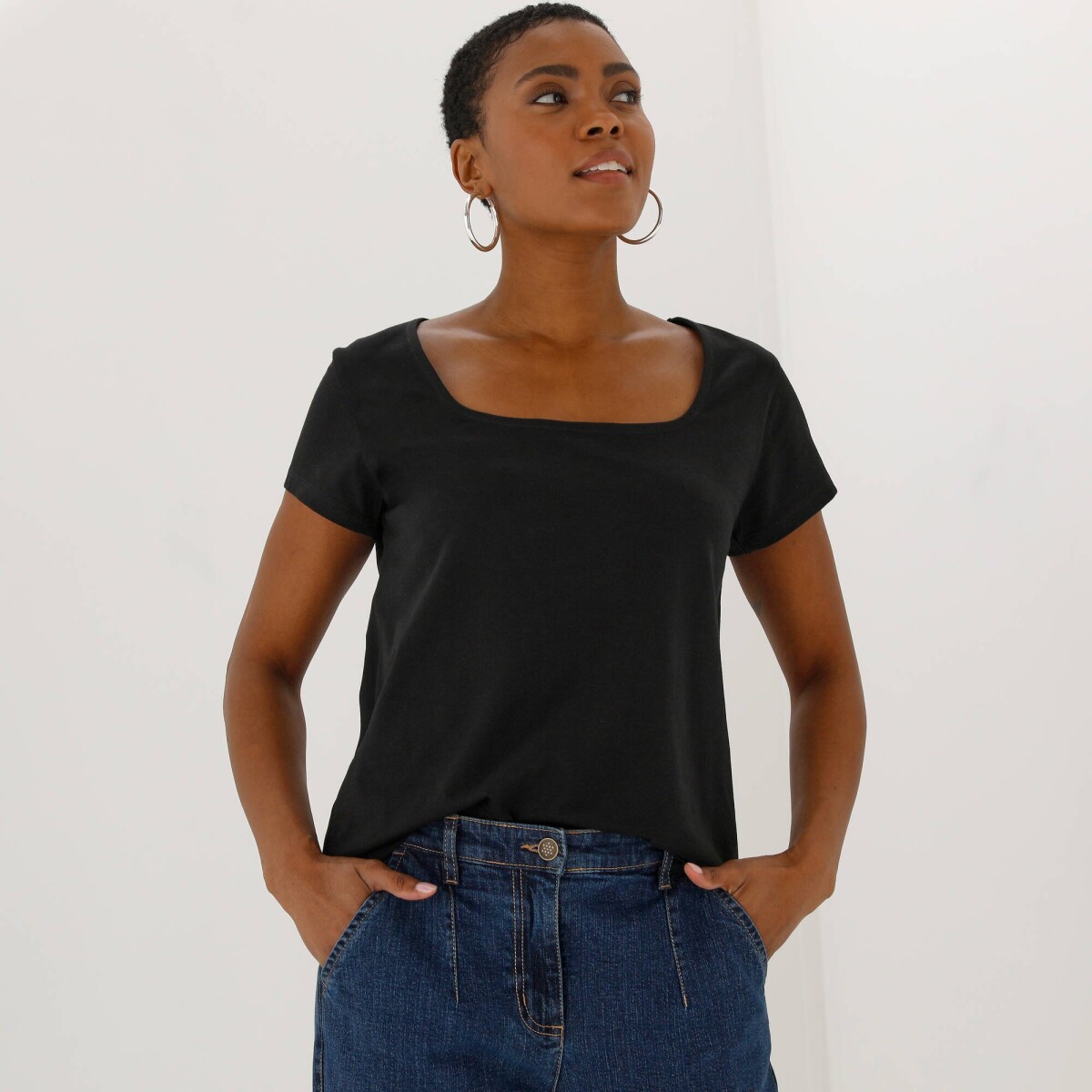 Tričko so švorcovým výstrihom