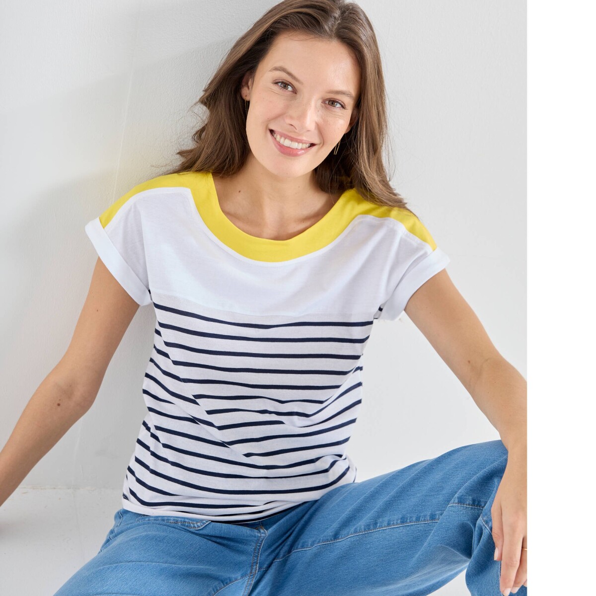 Pruhované tričko s lodičkovým výstrihom a krátkymi rukávmi