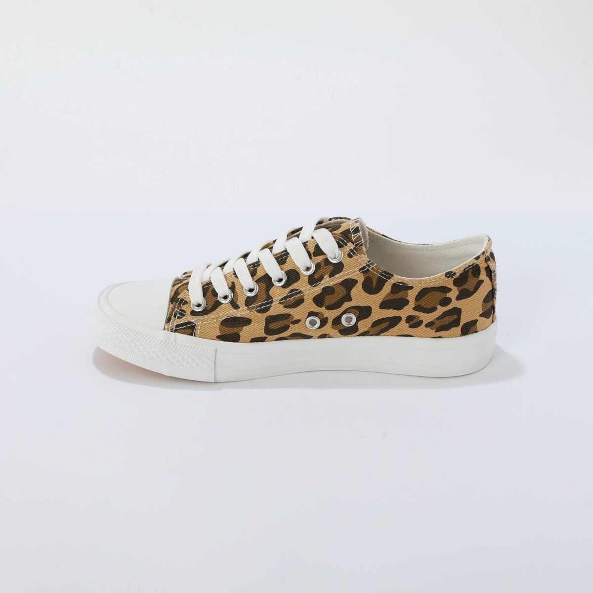 Plátené tenisky so šnúrkami a leopardím vzorom