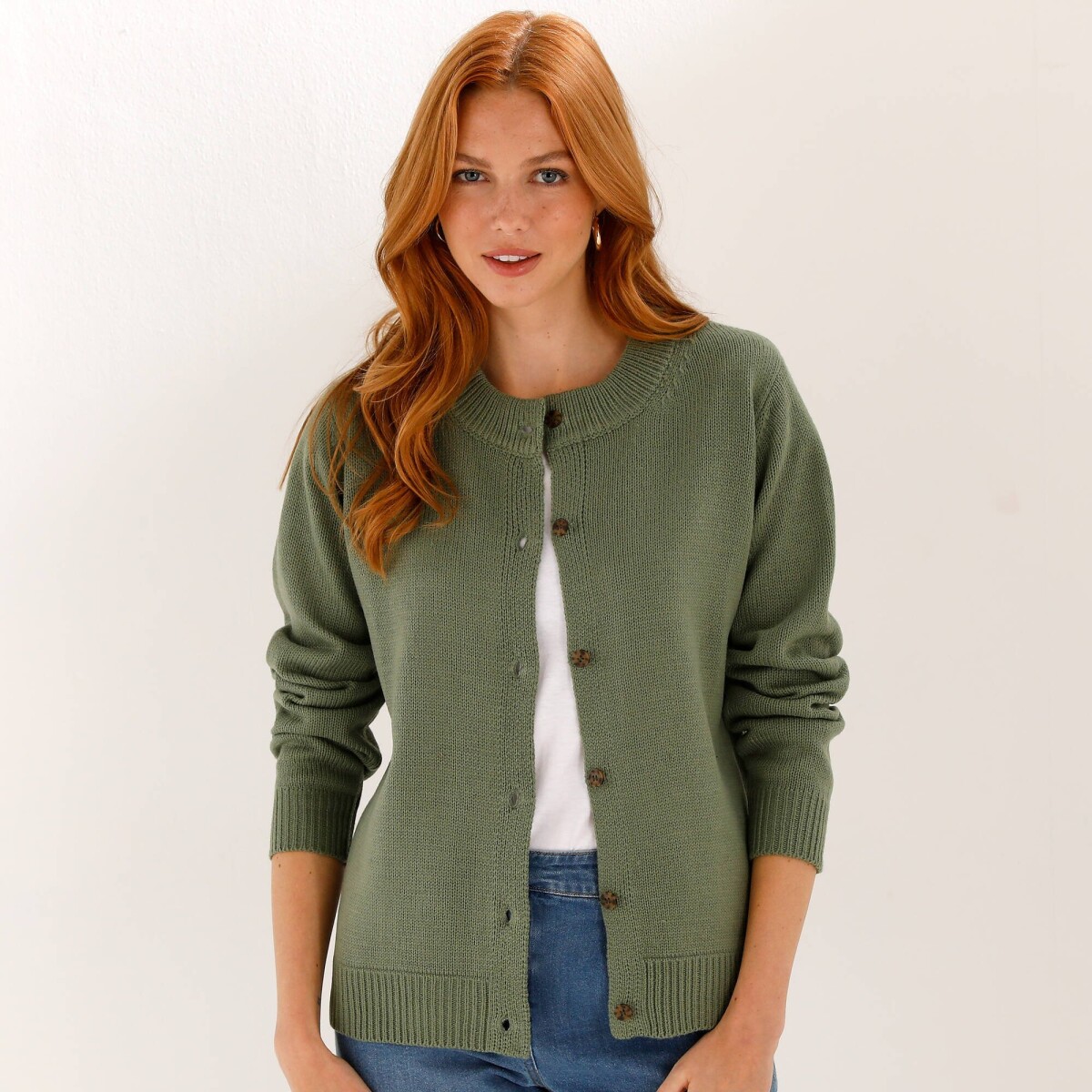 Sveter s okrúhlym výstrihom