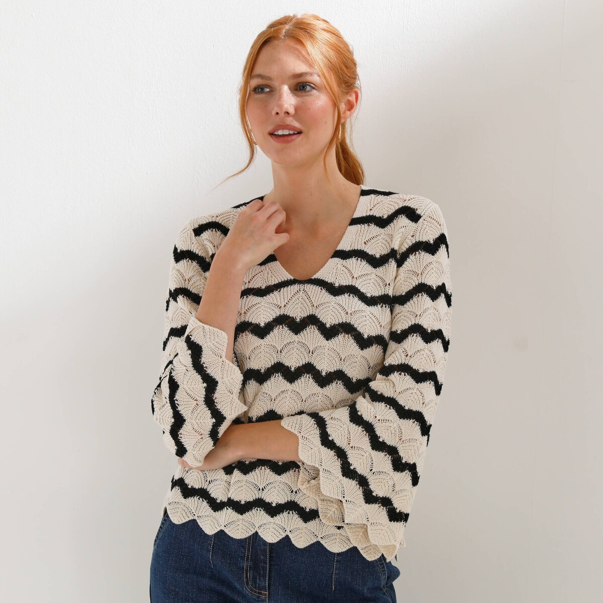 Pruhovaný pulóver so širokými 7/8 rukávmi a vzorom