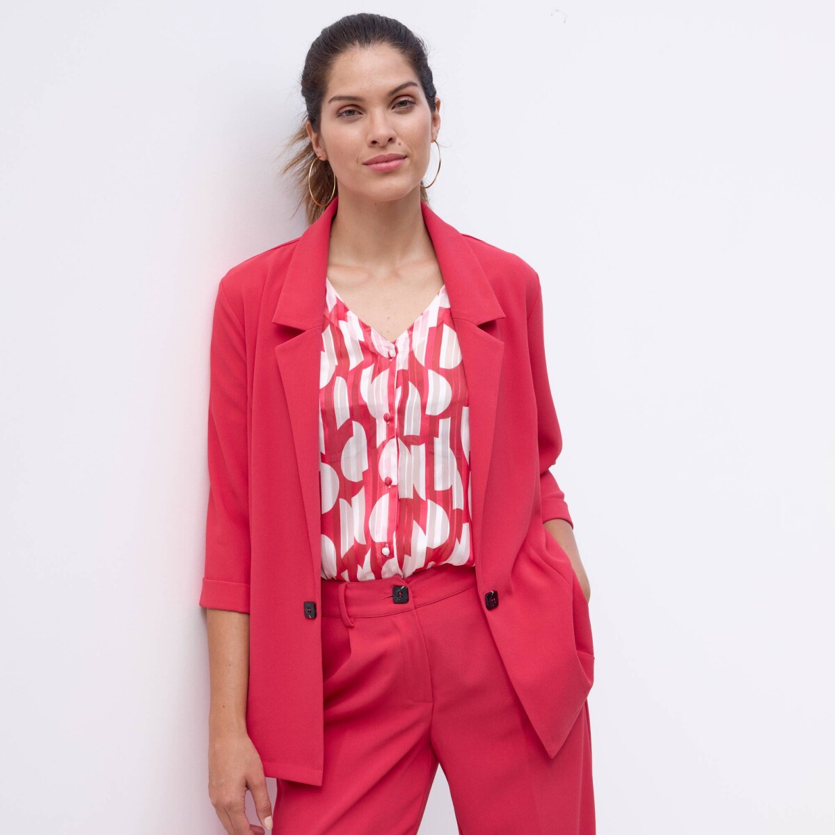 Splývavý blejzer s 3/4 rukávmi