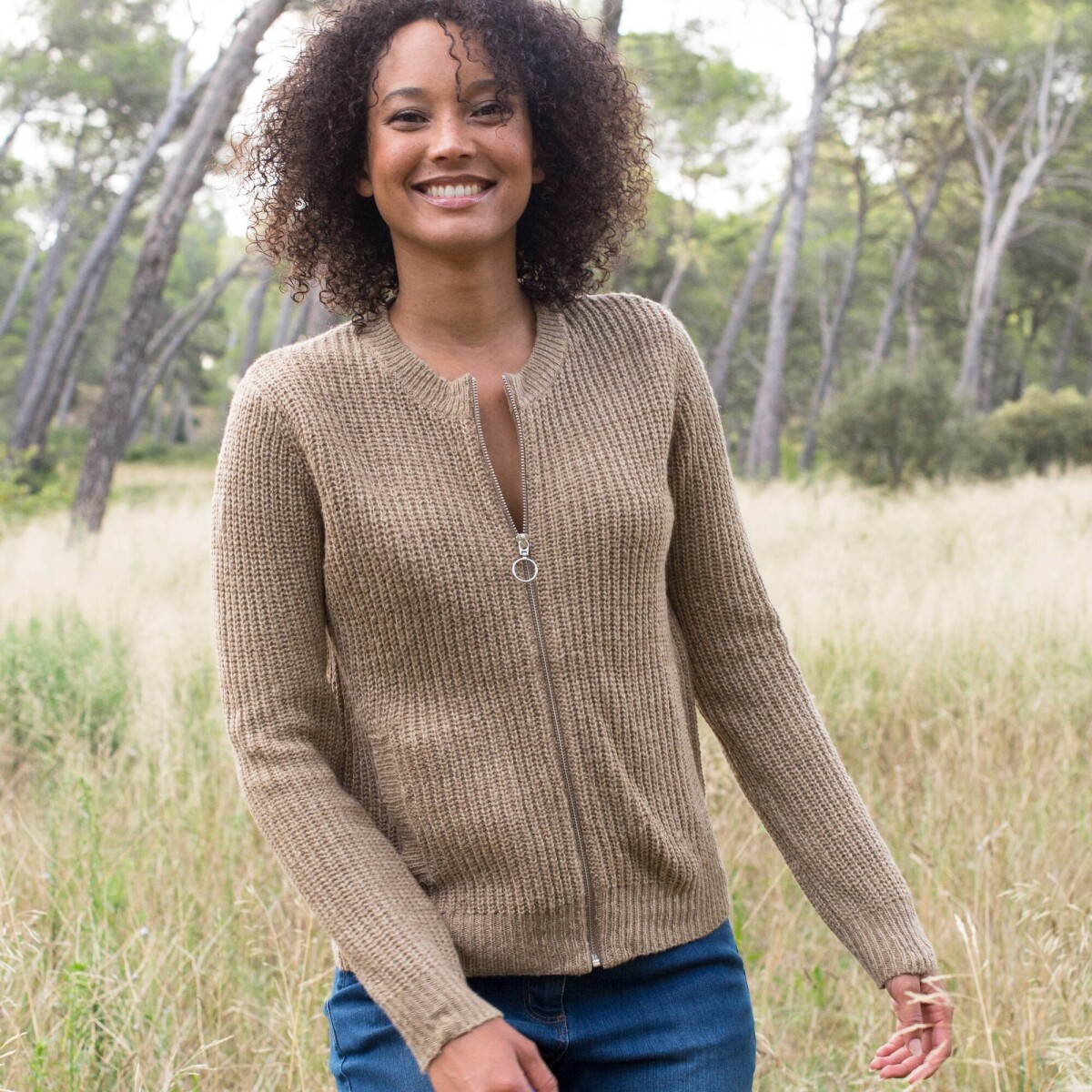 Sveter na zips s hladkým vzorom