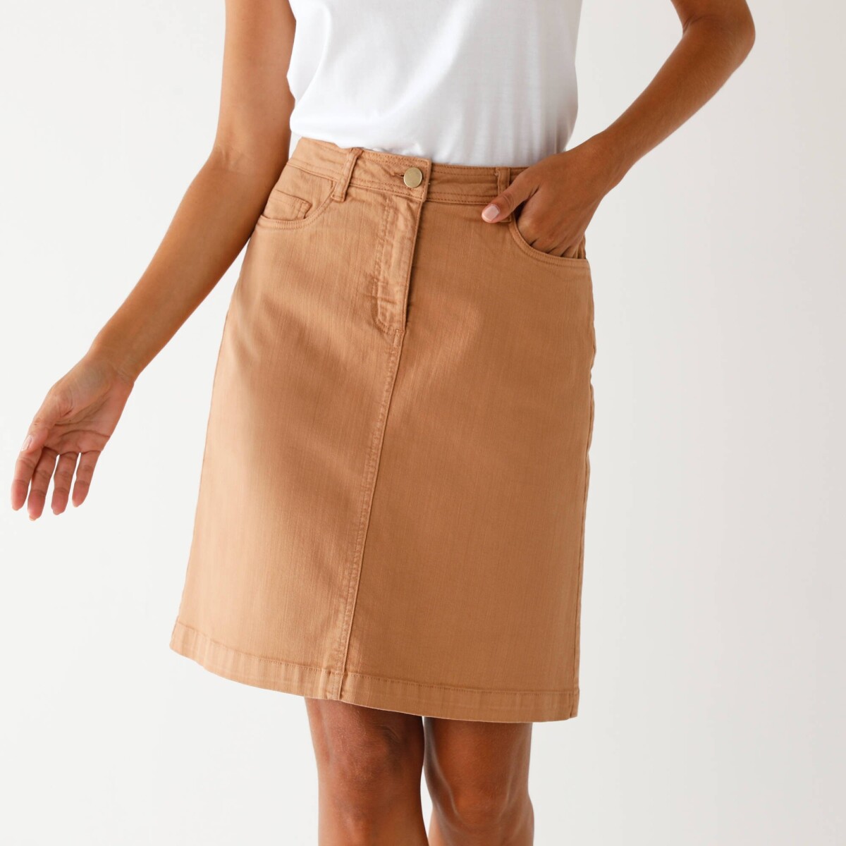 Zoštíhľujúca krátka sukňa s vnútorným spevnením