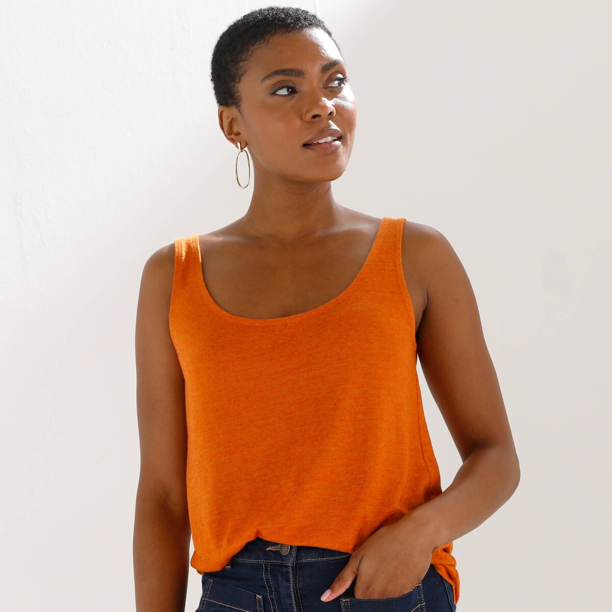 Top s prímesou ľanu a širokými ramienkami