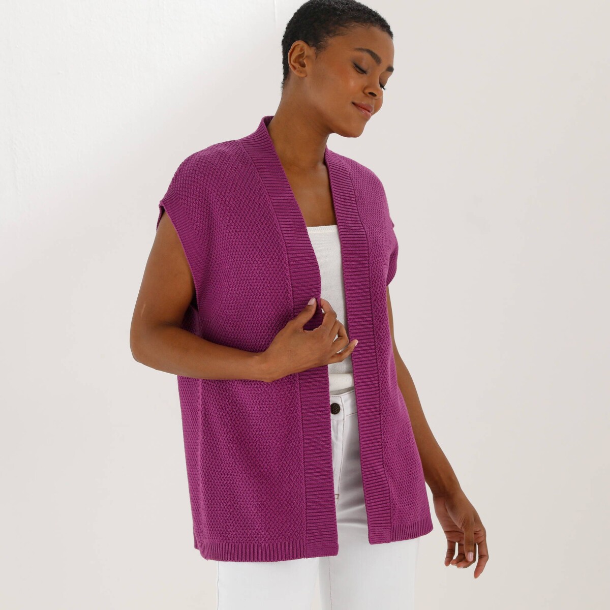 Vesta bez zapínania s perličkovým vzorom