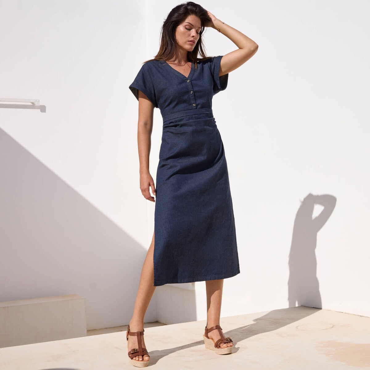 Džínsové midi šaty s_x000D_
		rázporky na bokoch