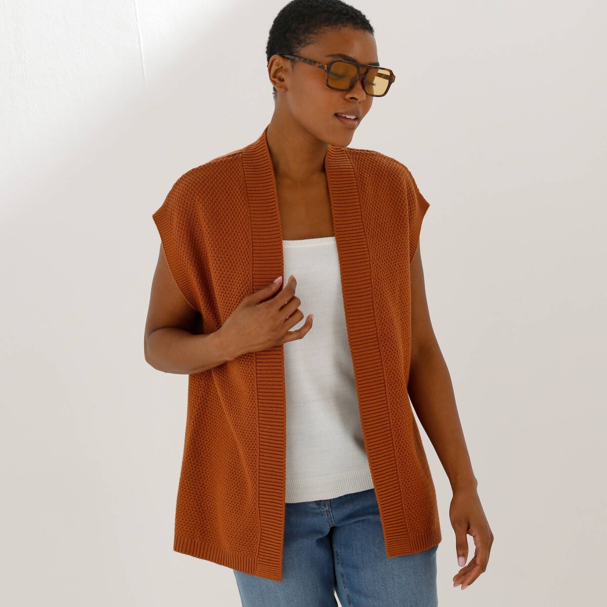 Vesta bez zapínania s perličkovým vzorom