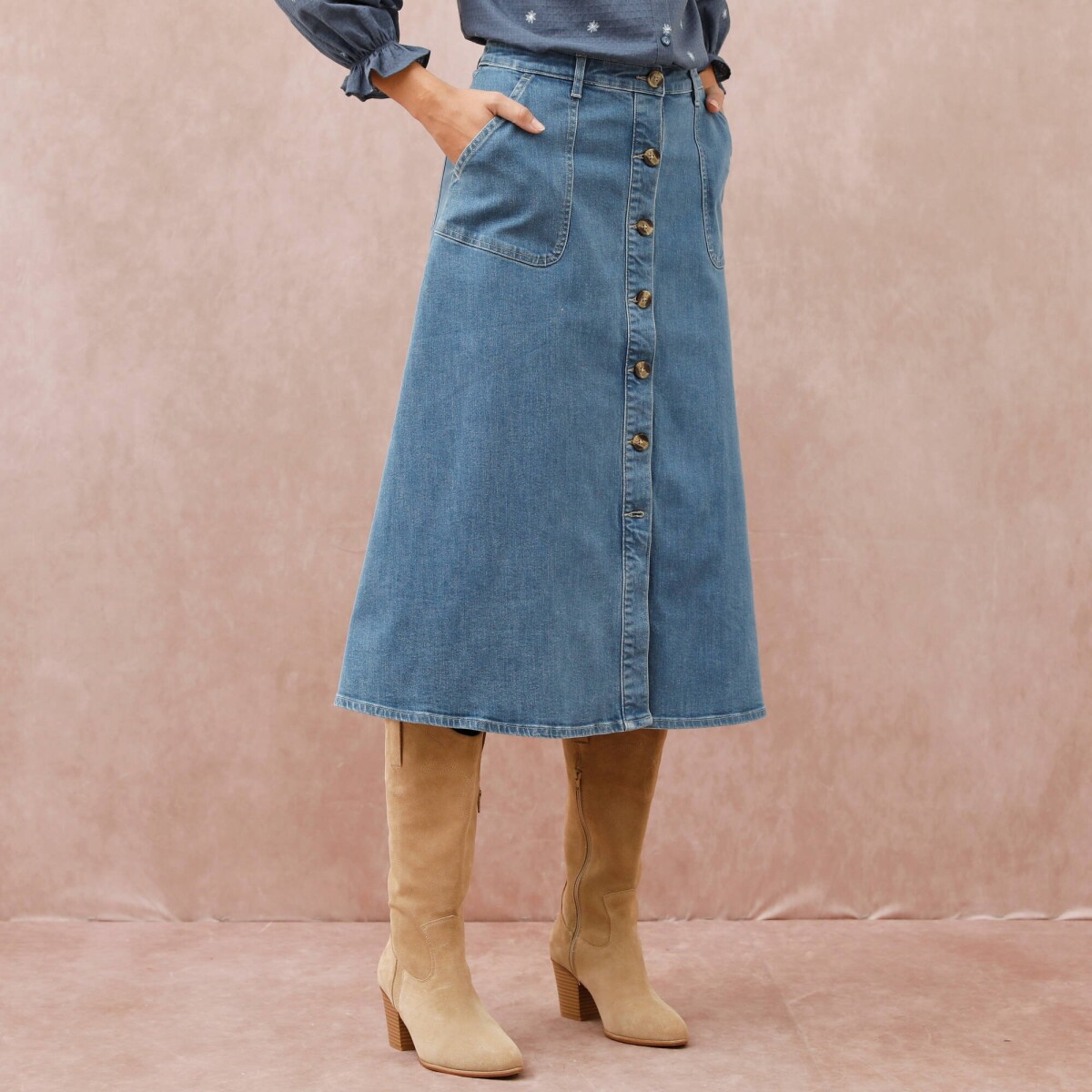 Rozšírená denimová midi sukňa na gombíky