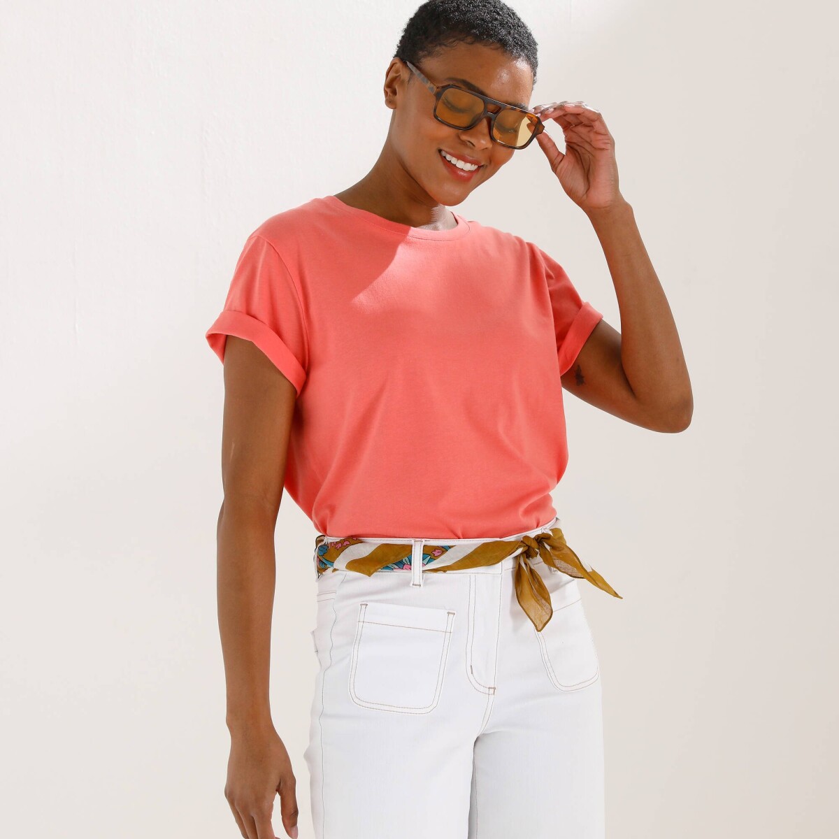 Rovné tričko s krátkymi rukávmi a okrúhlym výstrihom