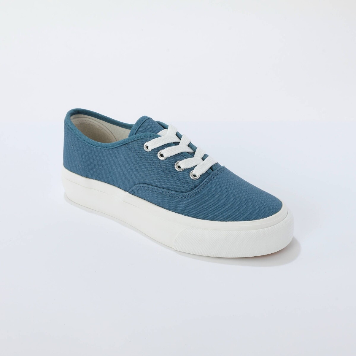 Plátené tenisky so šnúrkami