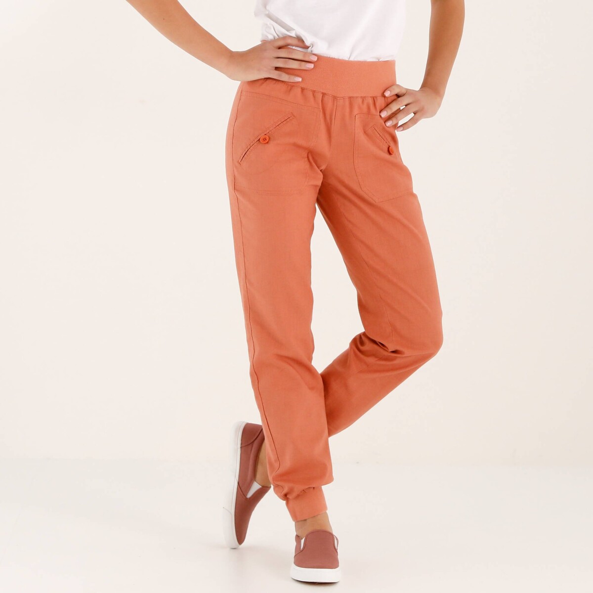 Dlhé nohavice zakončené pružnými lemami