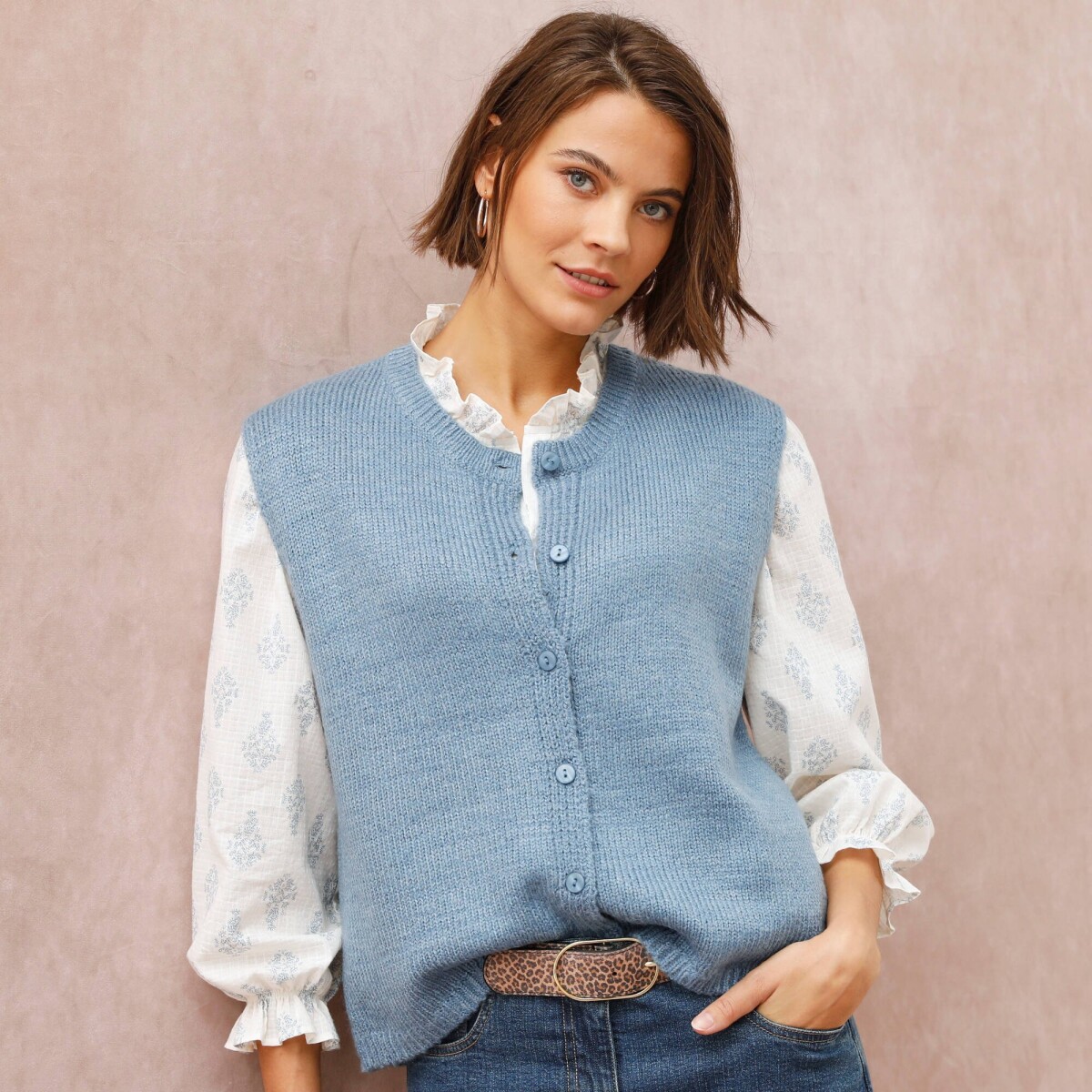 Úpletová voľná vesta na gombíky