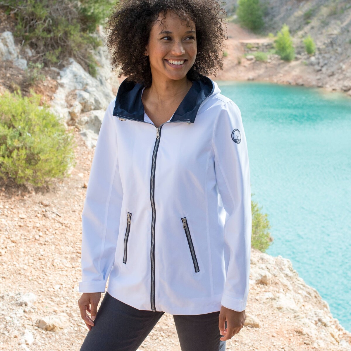 Nepremokavá bunda s kapucňou