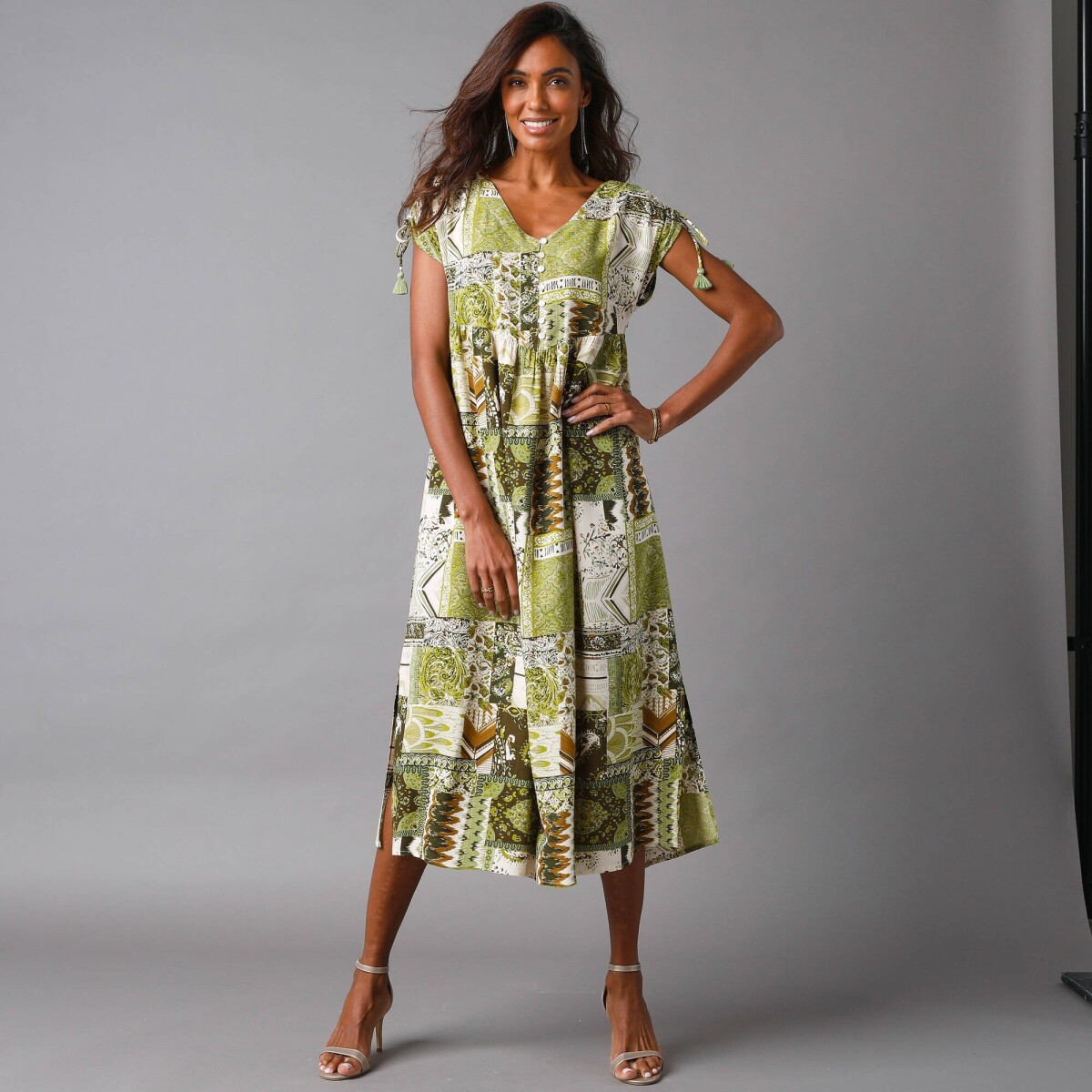 Midi šaty s krátkymi rukávmi a potlačou