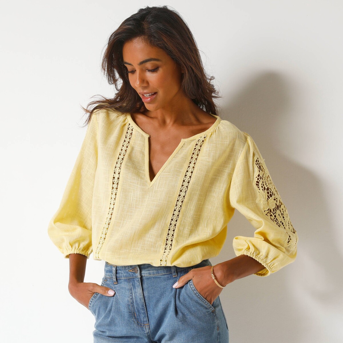 Blúzka s ažúrovou výšivkou