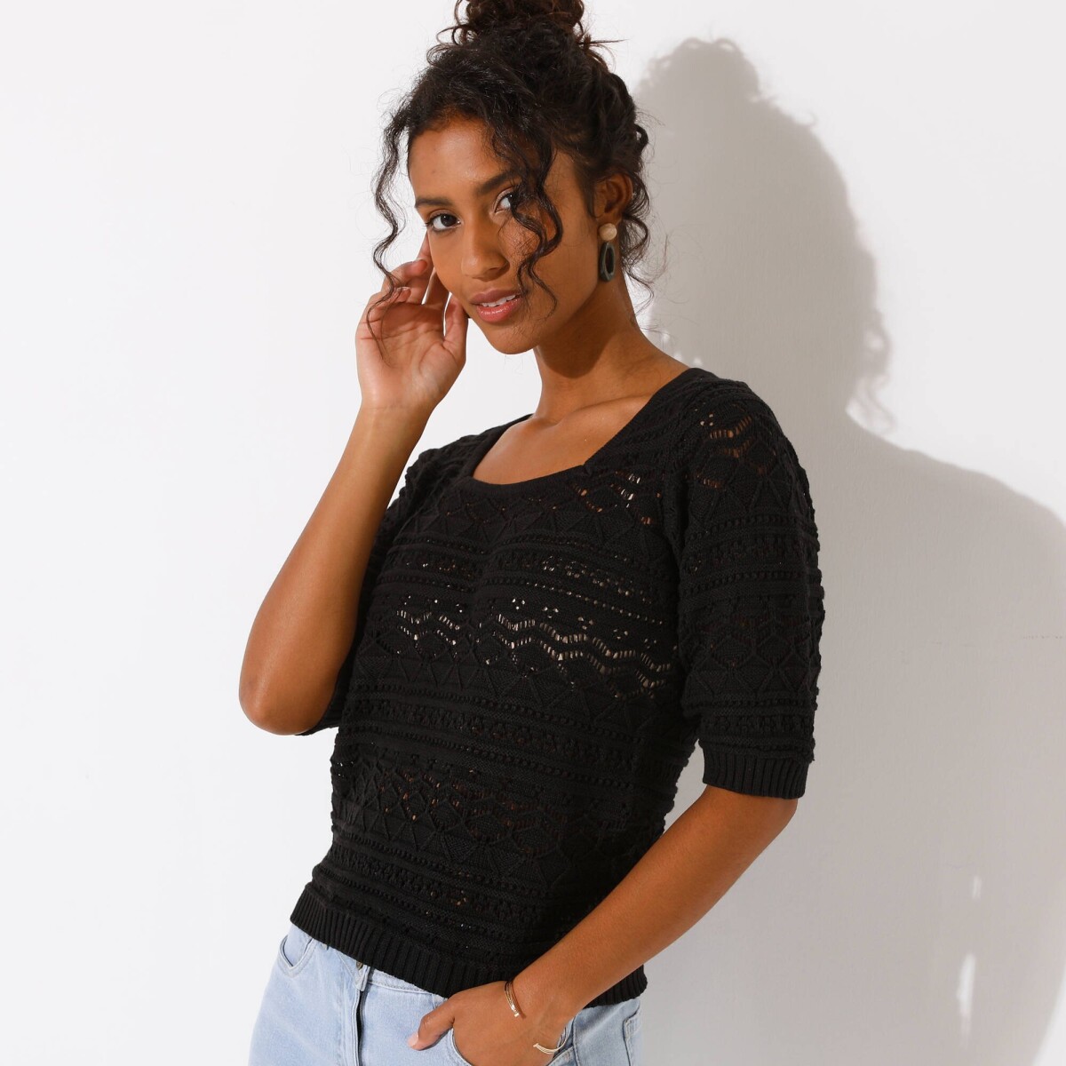 Ažúrový pulóver rukávmi po lakte, jednofarbený