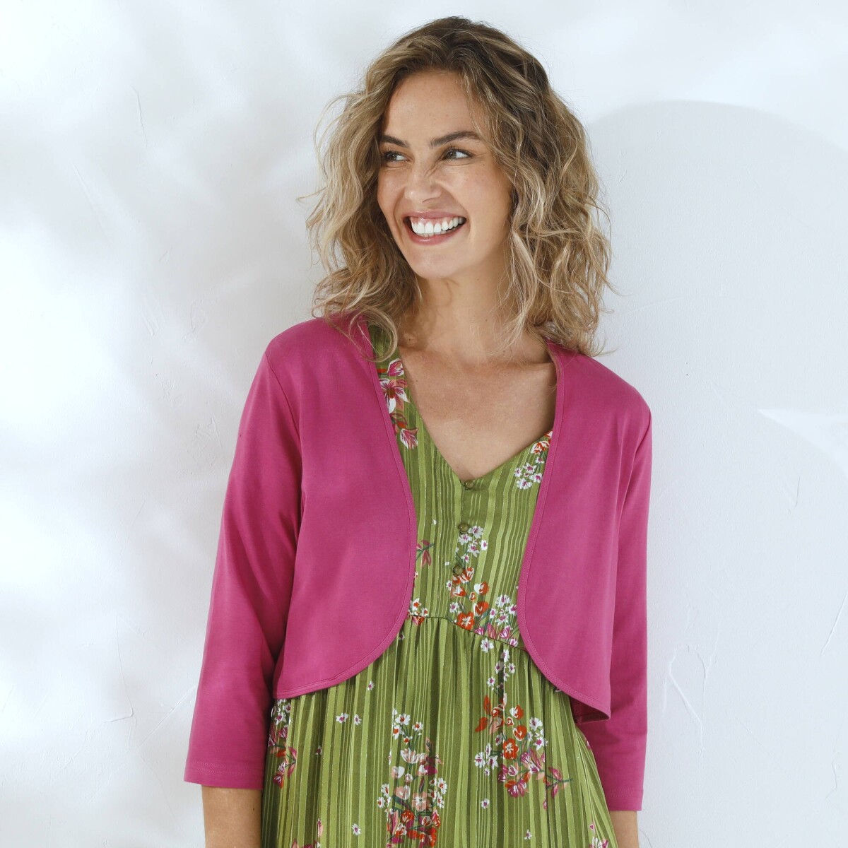 Jednofarebné bolerko s 3/4 rukávmi