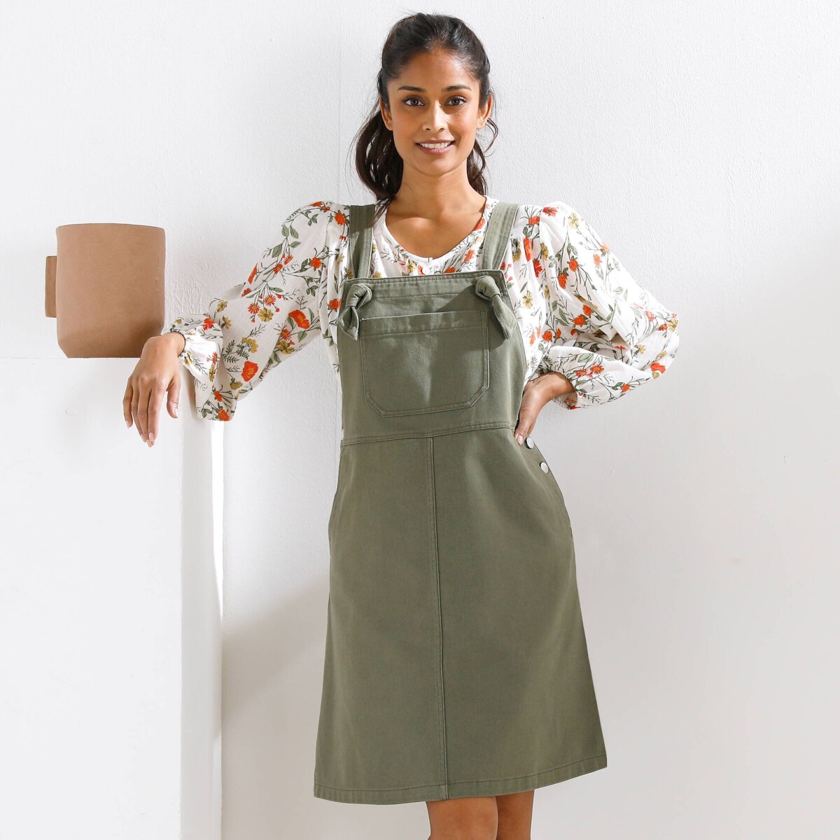 Šaty s trakmi na zaviazanie