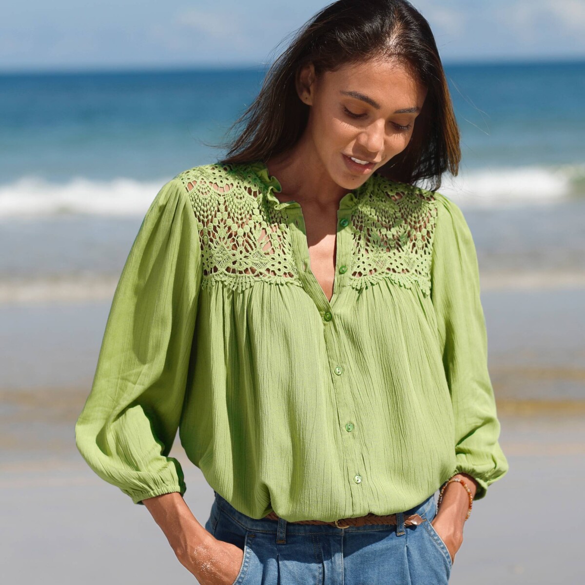 Blúzka s macramé a volánikom