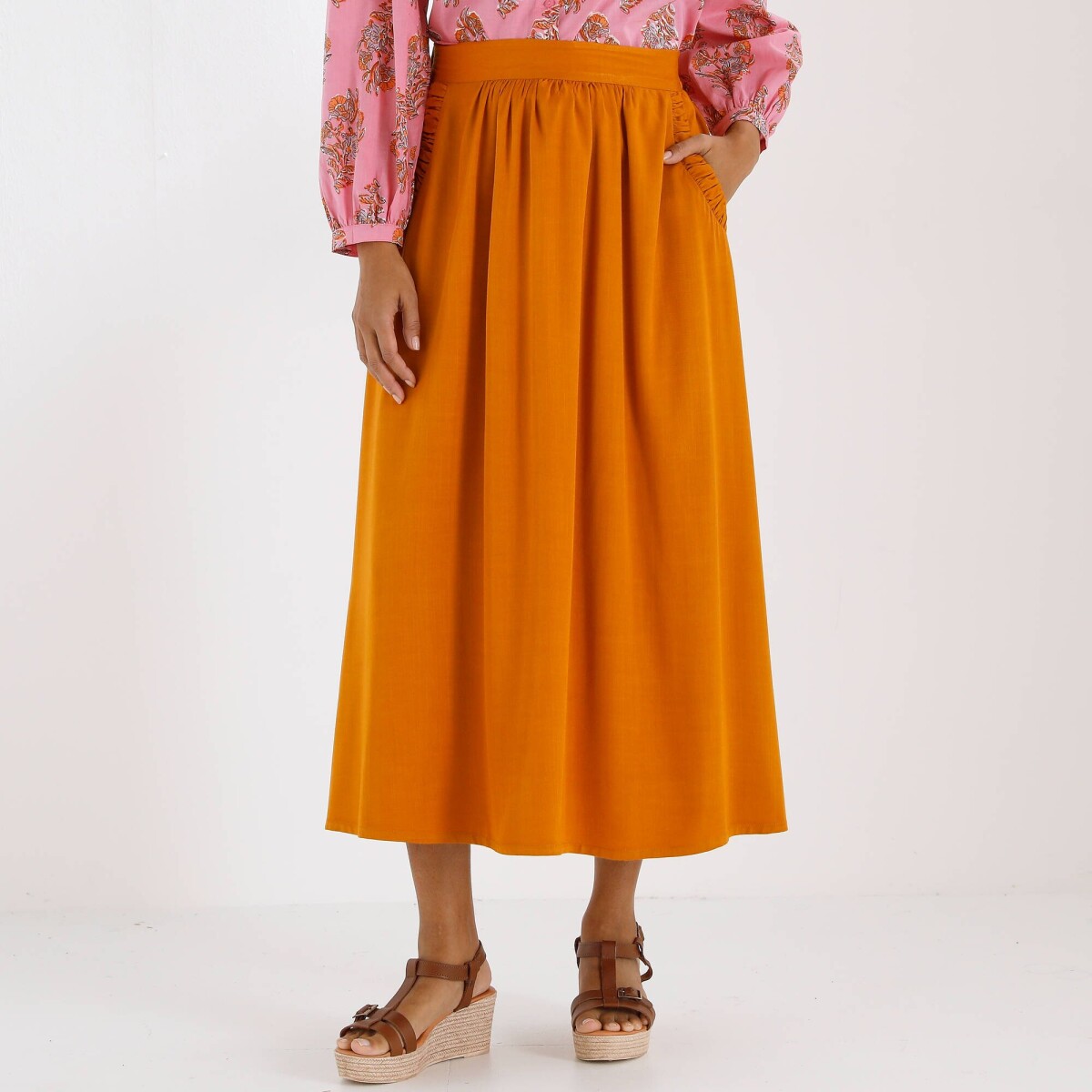 Dlhá jednofarebná sukňa