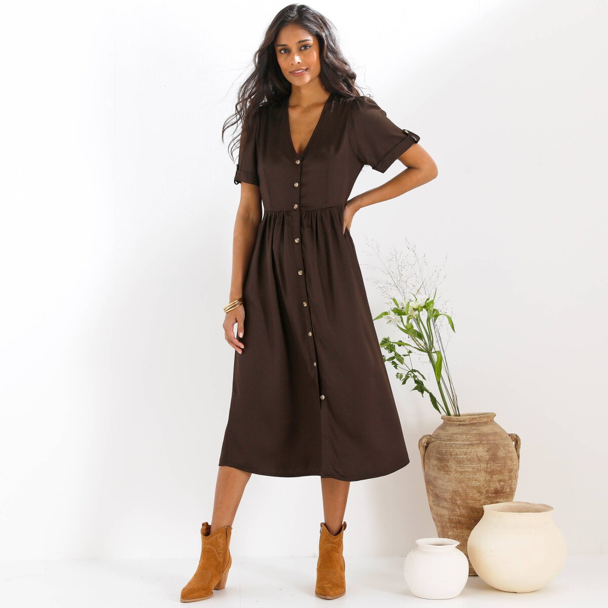 Jednofarebné midi šaty na zapínanie