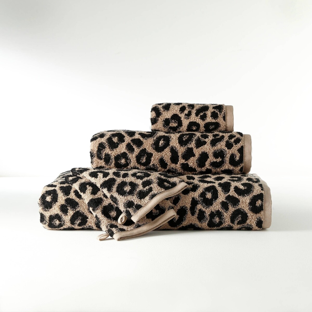 Froté súprava kúpeľňového textilu so žakárovým motívom leopardej srsti 450 g/m2