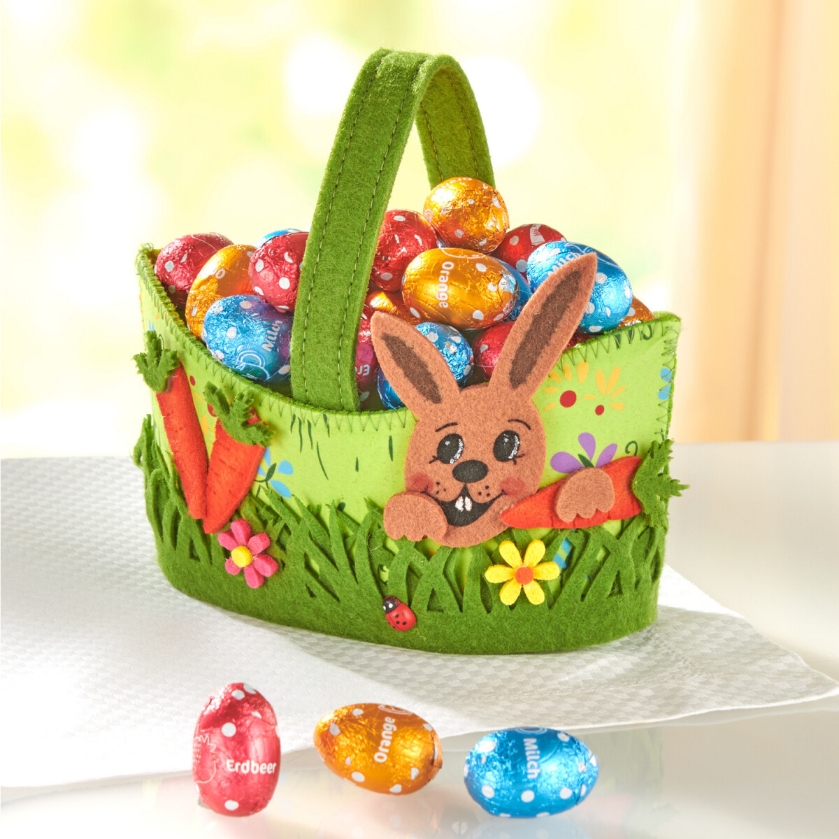 Veľkonočný košíček s plnenými vajíčkami