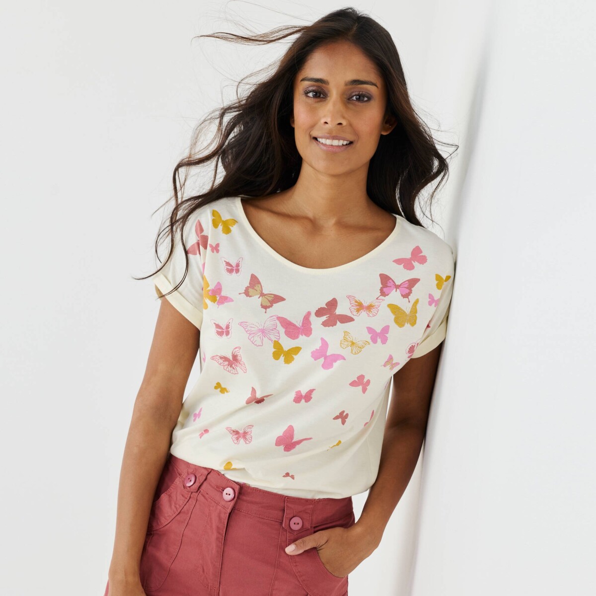 Rovné tričko s okrúhlym výstrihom a potlačou motýľov