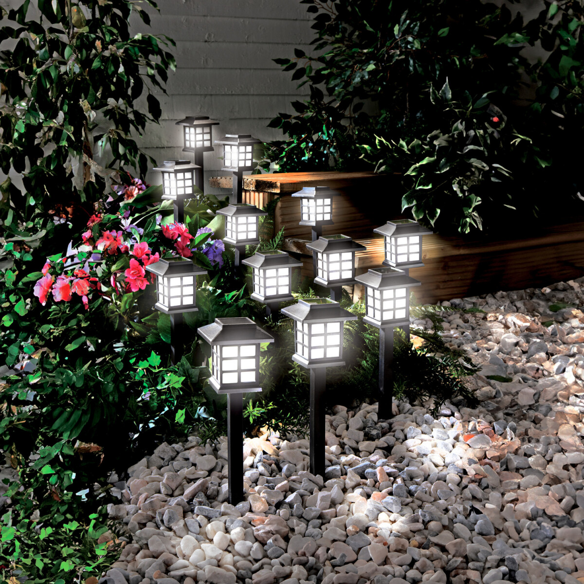 12 solárnych lampášov