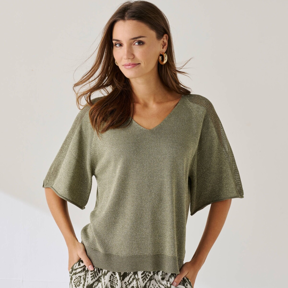 Blúzka z trblietavého úpletu s širokými rukávmi po lakte