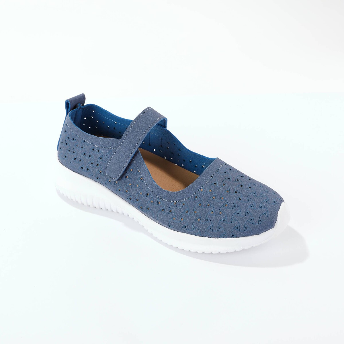 Pružné ažúrové poltopánky