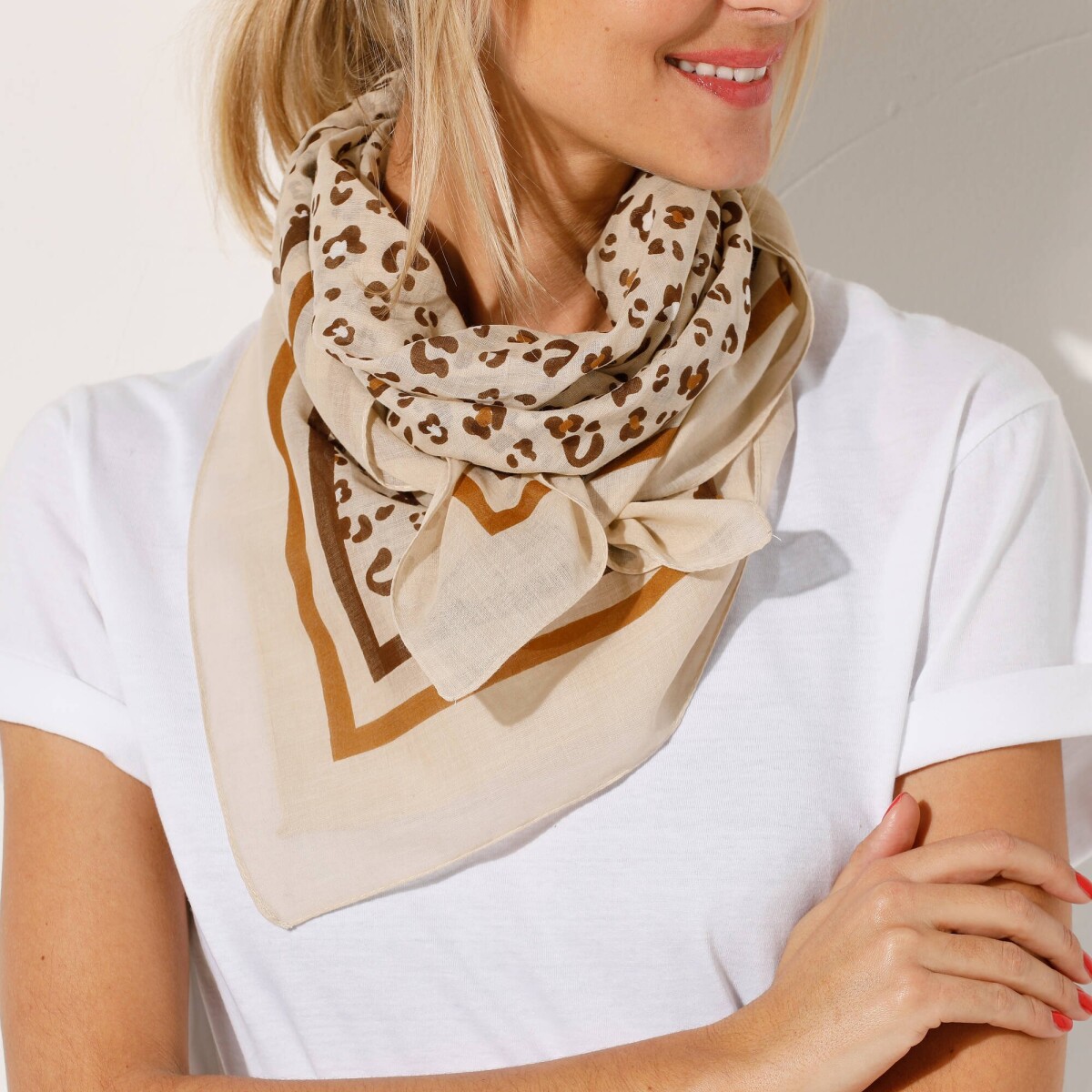 Šatka s leoparďou potlačou