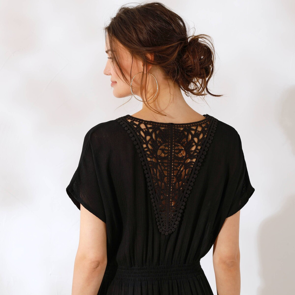 Dlhé krepónové šaty s macramé