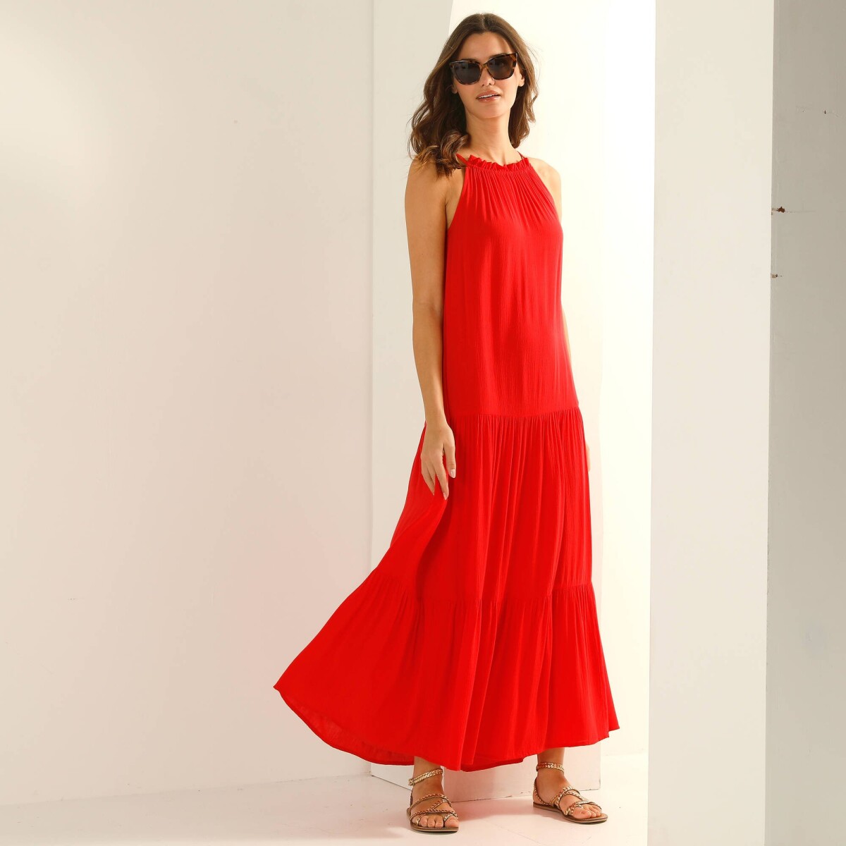 Šaty s tenkými ramienkami