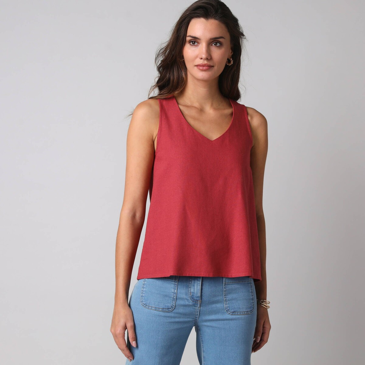 Top so širokými ramienkami