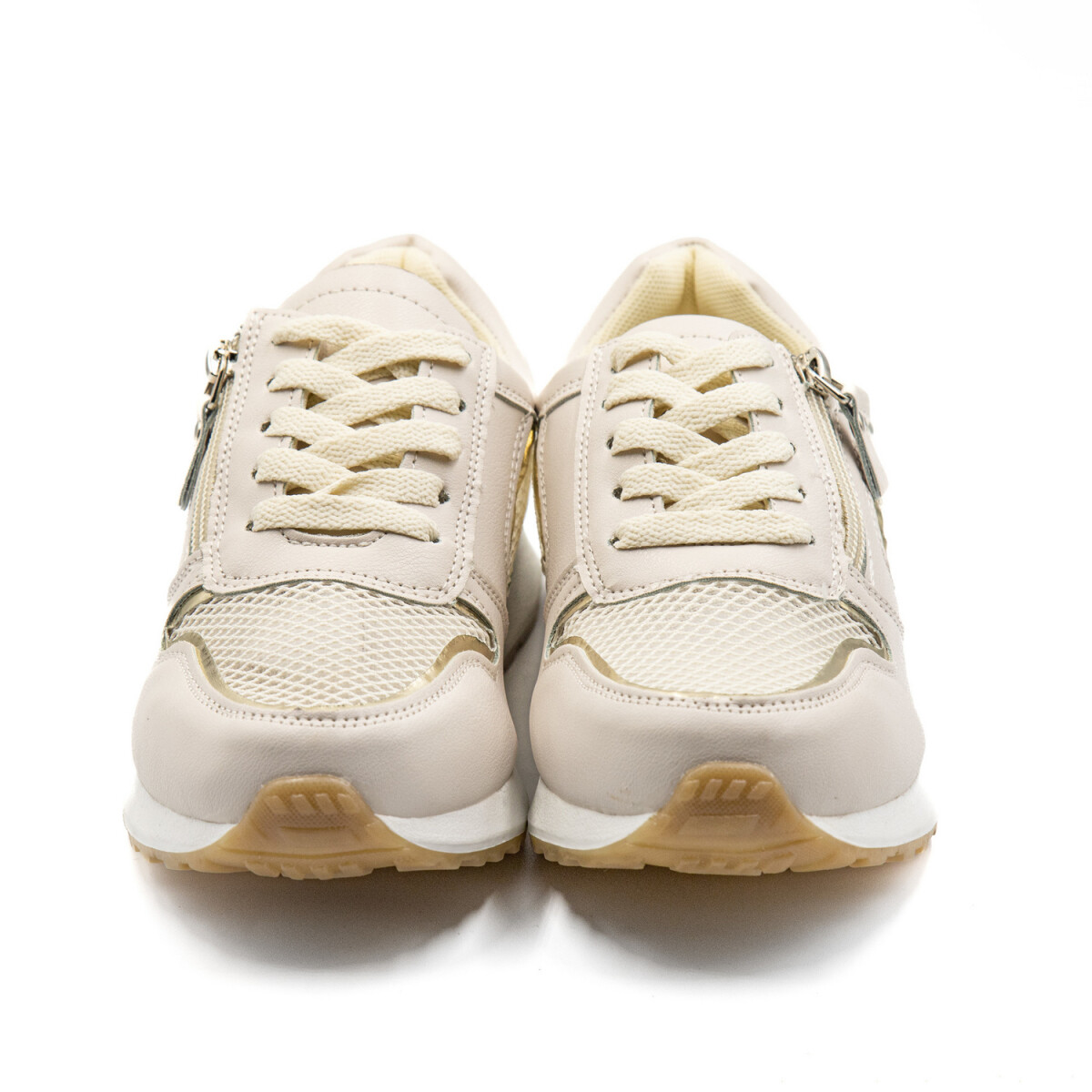 Nové obľúbené snakersy Elli